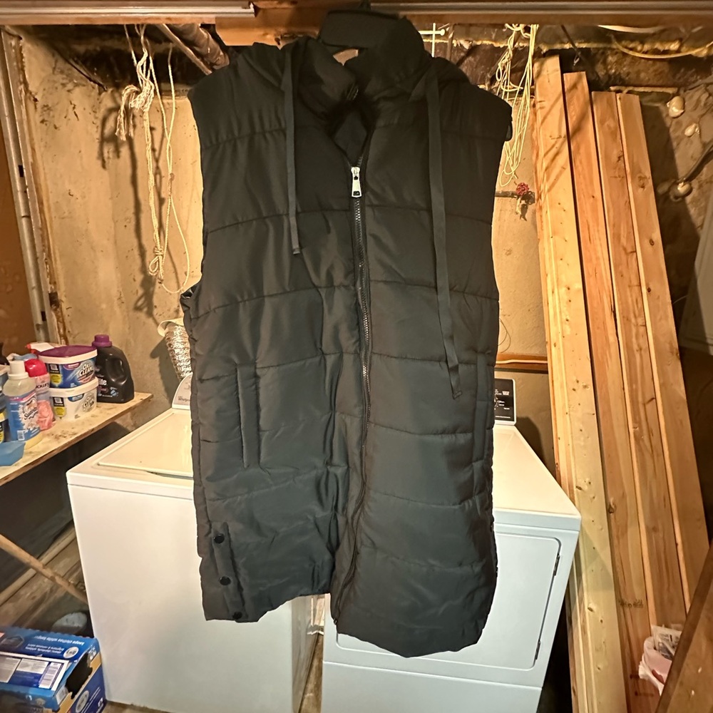 Men's Black Puffer Vest